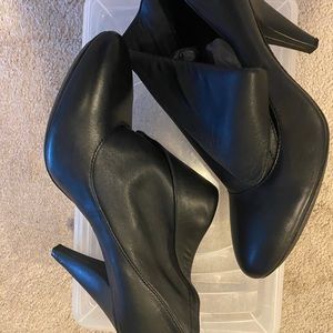 Coach Women Black Leather Pumps 9 1/2